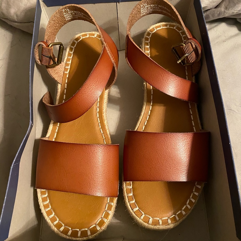 Universal Threads Platform Sandals